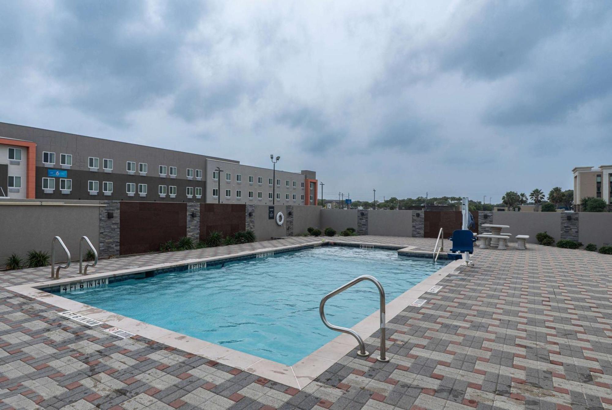 La Quinta Inn & Suites By Wyndham Corpus Christi Southeast Extérieur photo